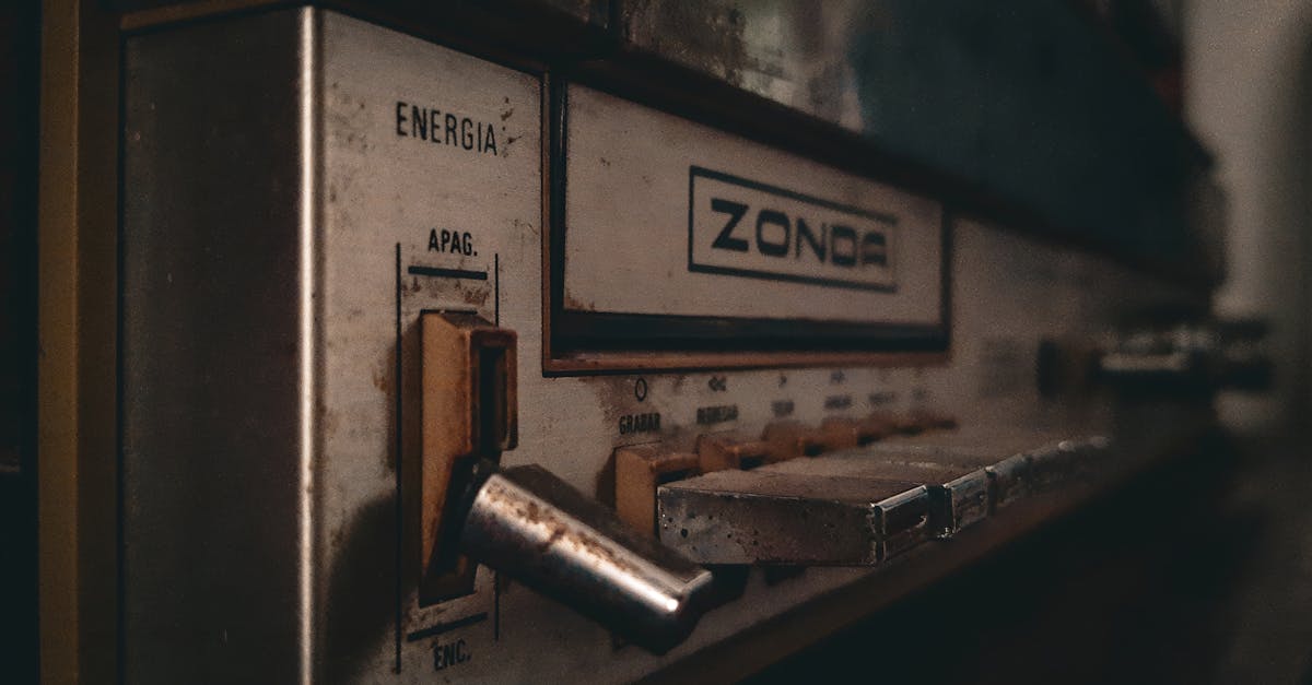 Close-up of a vintage Zonda radio showcasing its classic analog controls and retro design.